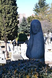 Vigilando el Cementerio